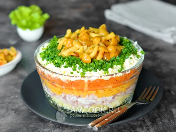 Фото готового блюда: Салат «Лесная сказка» с опятами