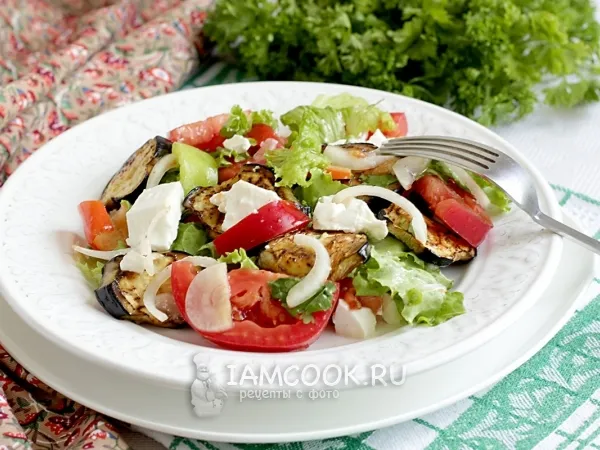 Фото готового блюда: Овощной салат из баклажанов с брынзой