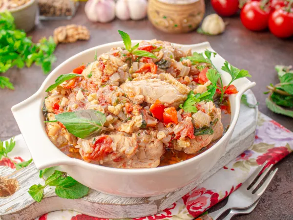 Фото готового блюда: Чахохбили из курицы с грецкими орехами по-грузински