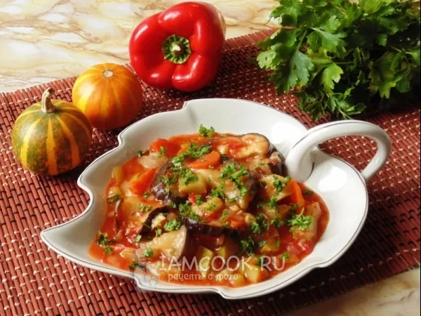Фото готового блюда: Рагу из баклажанов и кабачков