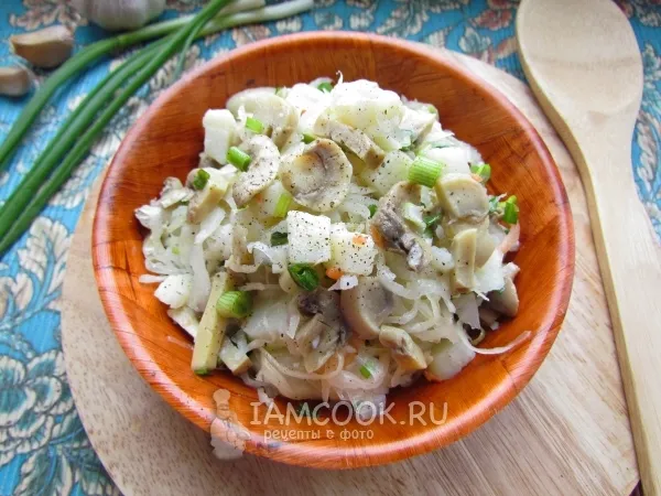 Фото готового блюда: Салат «Деревенский» с грибами