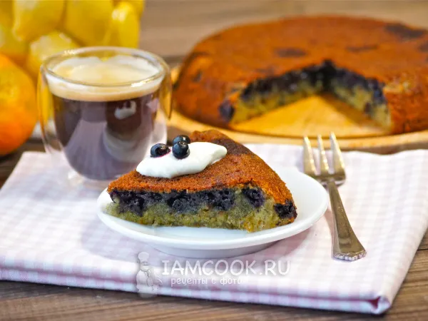 Фото готового блюда: Пирог с черникой в мультиварке