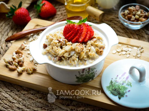 Фото блюда: Овсяная каша с орехами и медом