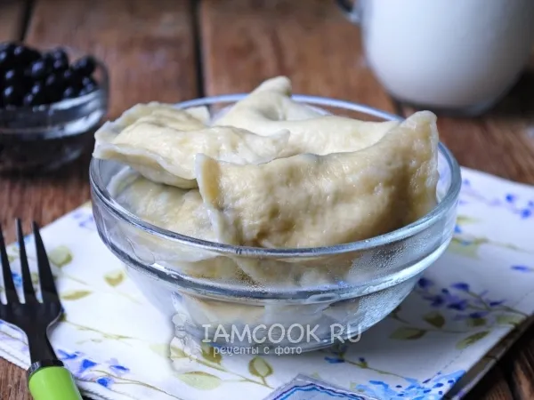 Фото блюда: Вареники с черникой на кефире