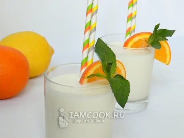 Фото готового блюда: Коктейль из молока с ананасовым соком