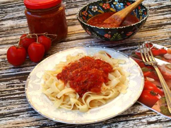 Фото блюда: Соус из свежих томатов с базиликом