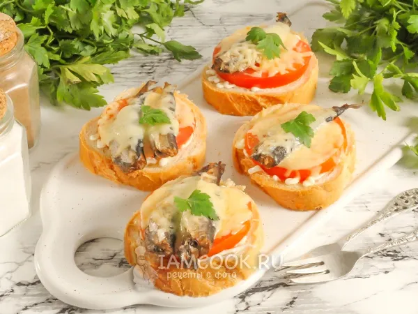 Фото блюда: Горячие бутерброды со шпротами в микроволновке