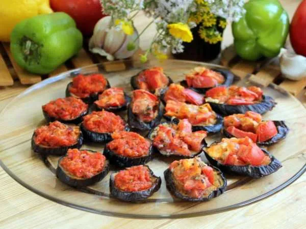 Фото блюда: Баклажаны с помидорами и чесноком