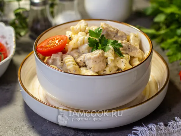 Фото блюда: Макароны с соусом бешамель и курицей