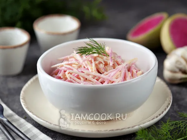 Фото готового блюда: Салат из редьки с сыром и чесноком