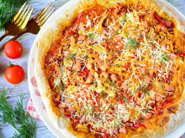 Фото блюда: Пицца с курицей и колбасой