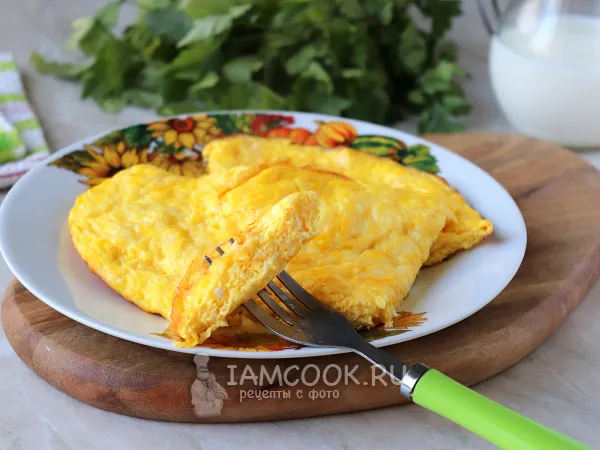 Фото готового блюда: Омлет с сулугуни на сковороде