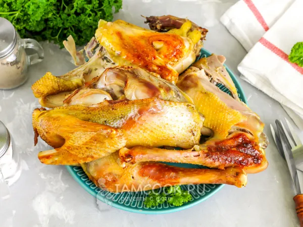 Фото готового блюда: Домашний петух в духовке целиком