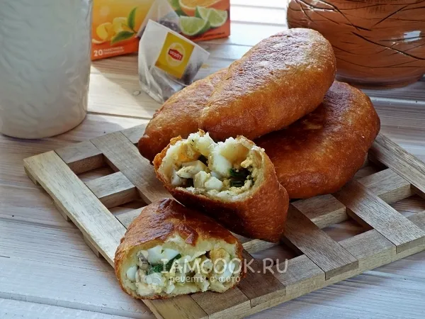 Фото готового блюда: Пирожки на кефире с дрожжами на сковороде