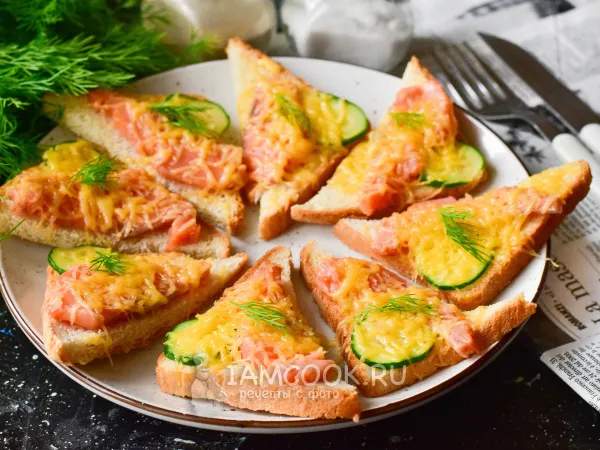Фото блюда: Горячие бутерброды с горбушей и сыром в духовке