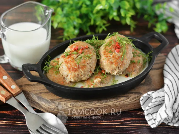 Фото готового блюда: Котлеты в молоке на сковороде