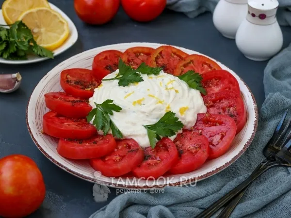 Фото блюда: Закуска из помидоров с соусом из феты