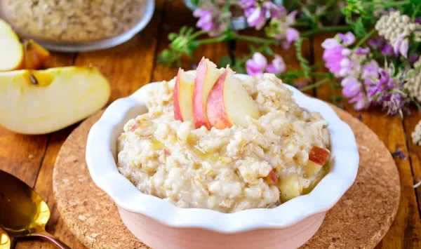 Фото блюда: Овсяная каша с яблоком и корицей