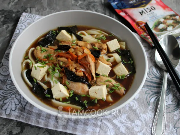 Фото готового блюда: Мисо суп с курицей