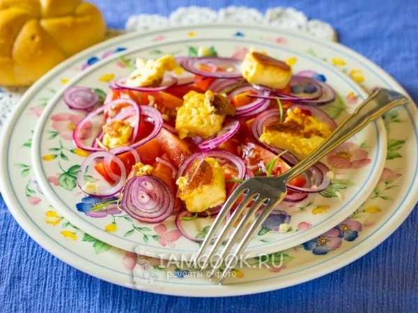 Фото готового блюда: Салат с сыром Фета и помидорами