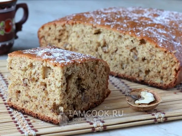 Фото готового блюда: Банановый пирог с орехами