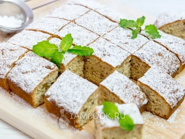 Фото готового блюда: Простой пирог с грецкими орехами