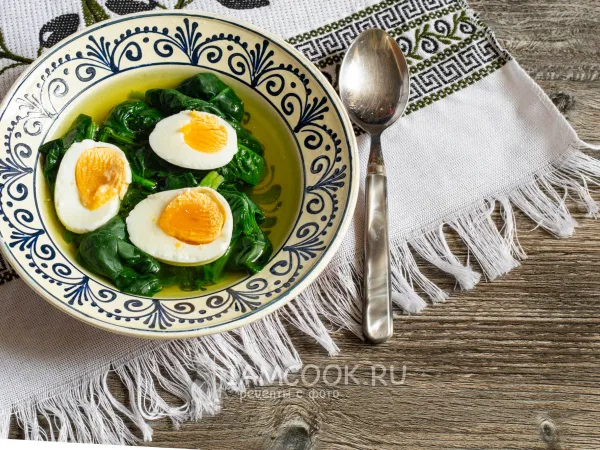 Фото готового блюда: Суп со шпинатом и яйцом
