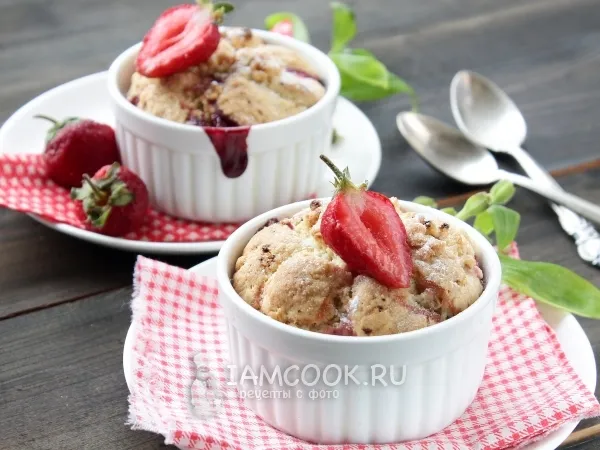 Фото готового блюда: Коблер с замороженными ягодами