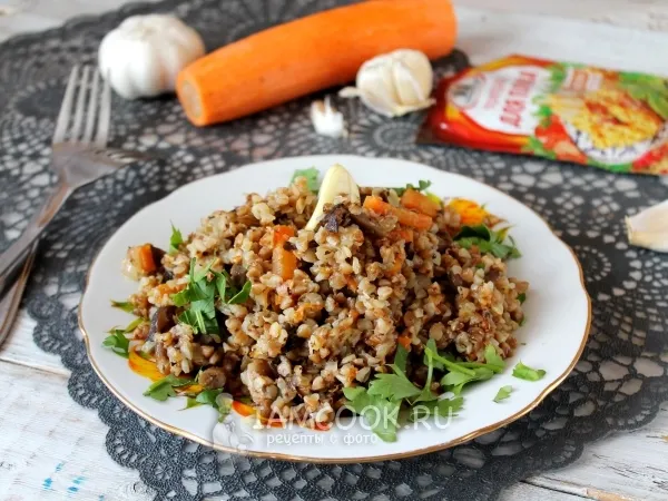 Фото готового блюда: Постный плов из гречки с опятами