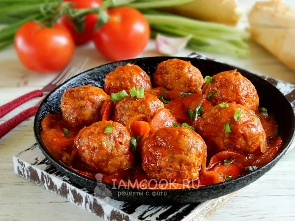 Фото готового блюда: Тефтели с подливкой на сковороде