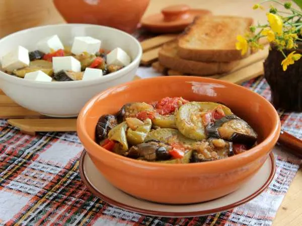 Фото готового блюда: Баклажаны тушеные с овощами