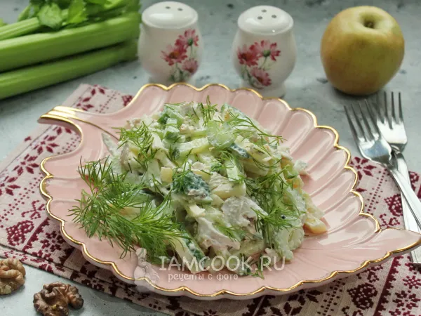 Фото готового блюда: Салат с индейкой и сельдереем