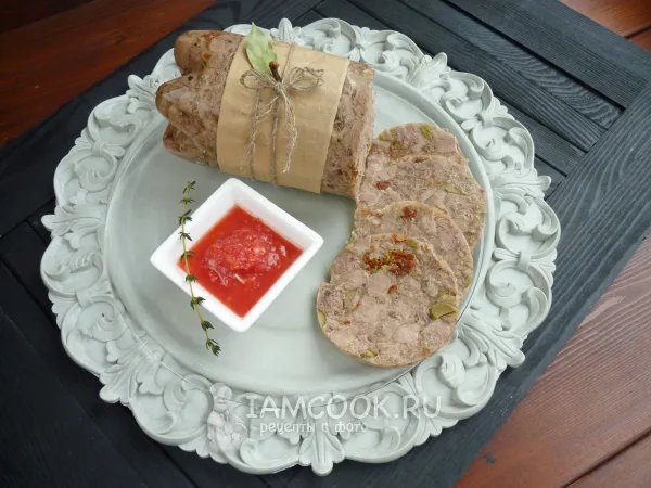 Фото блюда: Колбаса из свиных языков с вялеными помидорами и оливками