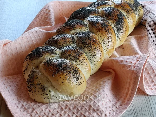 Фото готового блюда: Батон-плетенка с маком