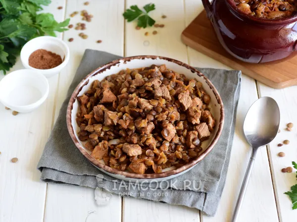 Фото блюда: Чечевица с мясом в горшочке