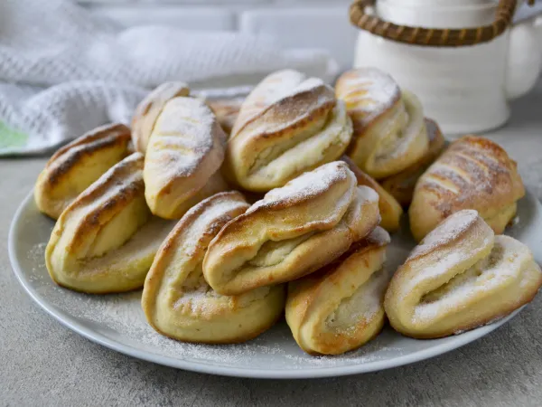 Фото готового блюда: Сочники с творогом на кефире (простой рецепт)