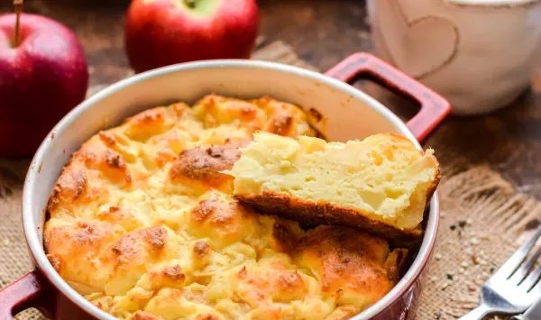 Фото блюда: ПП шарлотка с яблоками и творогом