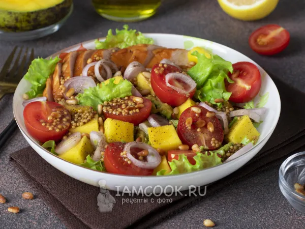 Фото готового блюда: Салат с копчёной курицей и манго