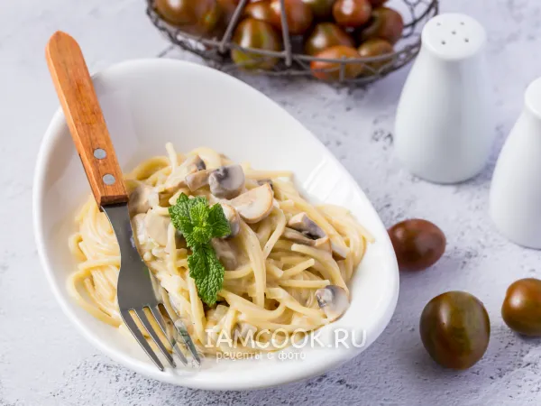Фото блюда: Спагетти со сливочно-грибным соусом (из шампиньонов)