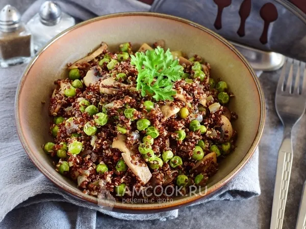 Фото блюда: Киноа с шампиньонами и зеленым горошком