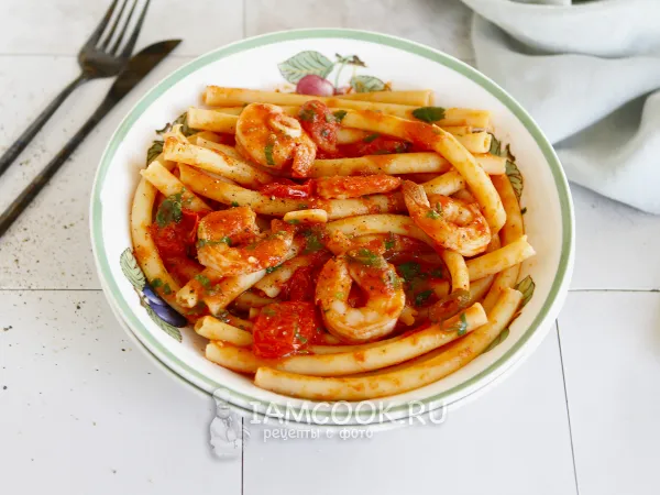Фото блюда: Макароны с креветками в томатном соусе