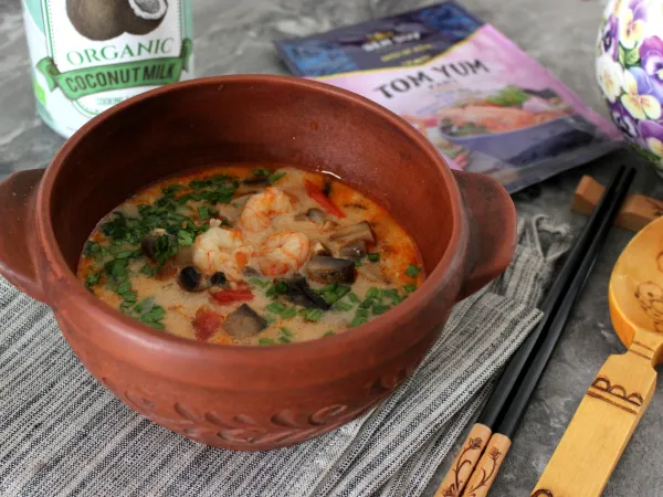 Фото готового блюда: Тайский суп «Том Ям» с креветками и грибами