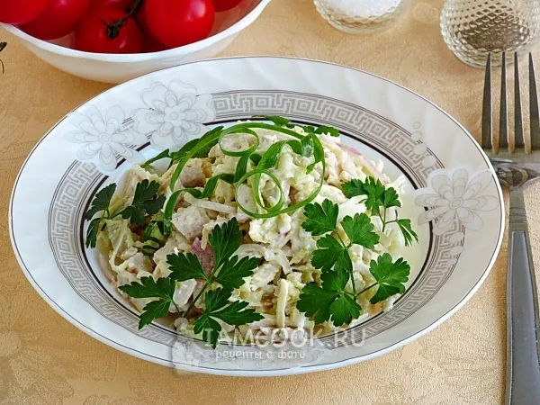 Фото готового блюда: Салат из куриного филе с сельдереем и яблоками