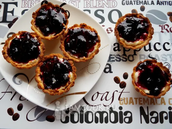 Фото готового блюда: Песочные корзиночки с творожным кремом