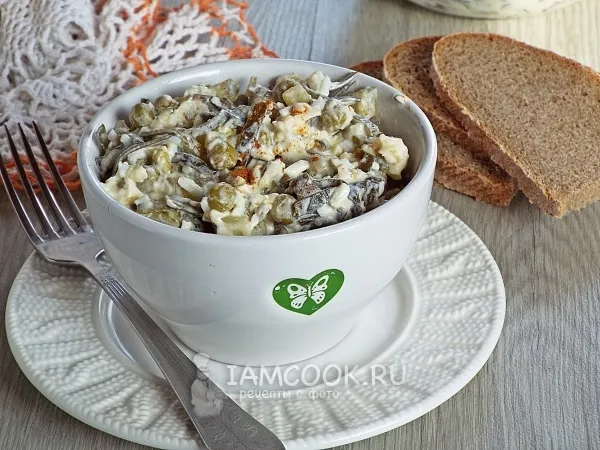 Фото блюда: Салат из морской капусты с сыром и зеленым горошком