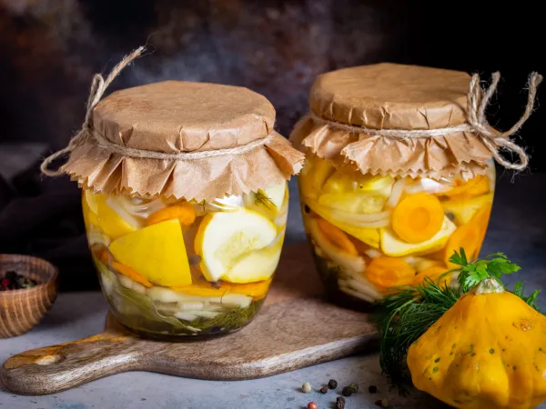 Фото блюда: Маринованные патиссоны с морковью и луком на зиму