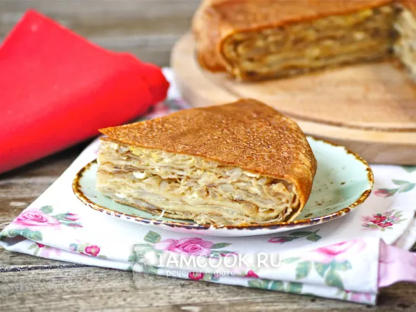 Фото готового блюда: Блинный пирог с капустой
