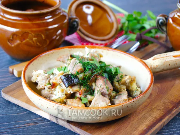Фото готового блюда: Мясо в горшочках с баклажанами