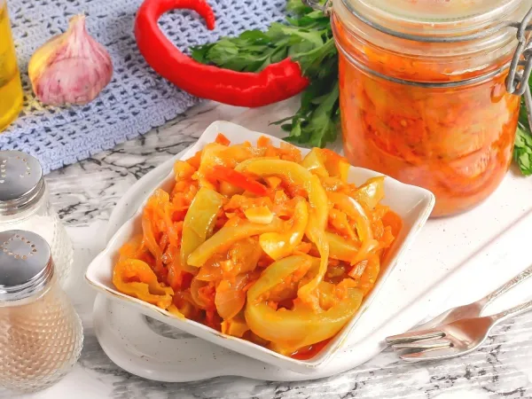 Фото блюда: Салат «Дунайский» на зиму с зелеными помидорами