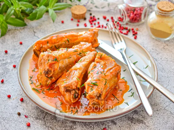 Фото блюда: Тушеные свиные ребрышки с подливкой на сковороде